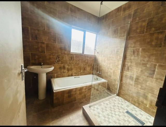 6 BEDROOM PROPERTY TO RENT IN BIRDSWOOD